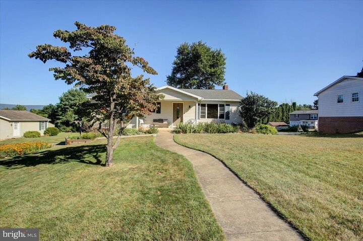 Property Photo: 530 Nottingham Drive PA 17201