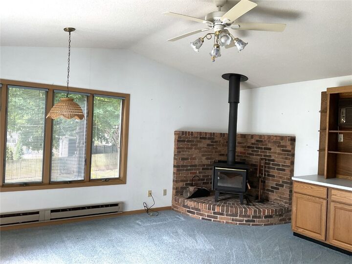 Property Photo: 415 Ridgeview Avenue IA 52246