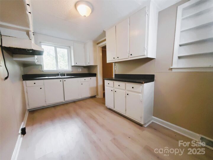 Property Photo:  216 E Georgia Avenue  NC 28016 