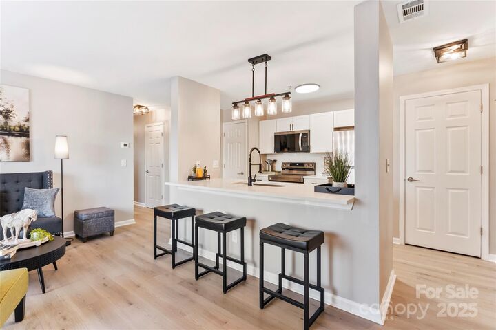 Property Photo:  1620 Arlyn Circle  NC 28213 