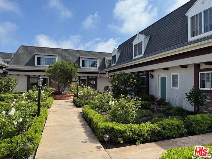 Property Photo: 8130 Redlands St CA 90293