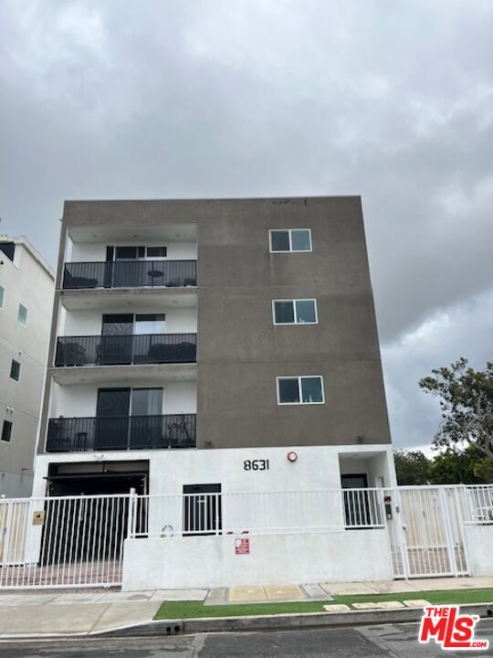 Property Photo: 8631 Olin St CA 90034