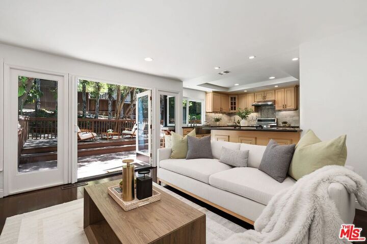 Property Photo: 2880 Woodwardia Dr CA 90077