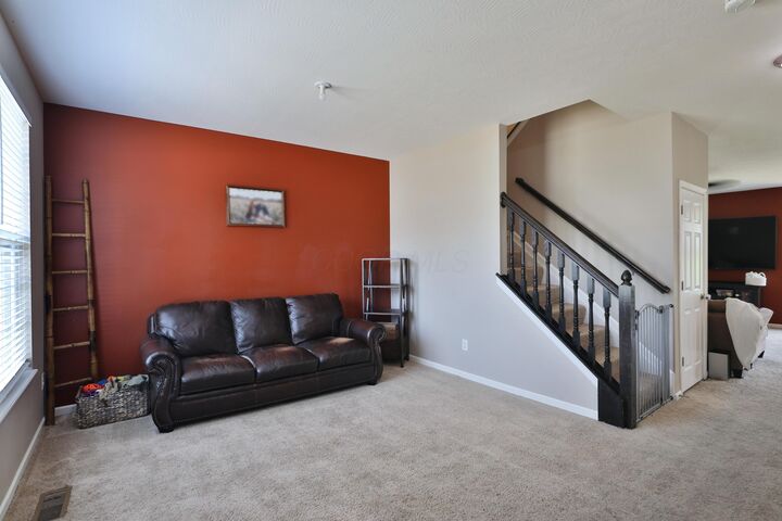 Property Photo: 207 Faulkner Drive OH 43136