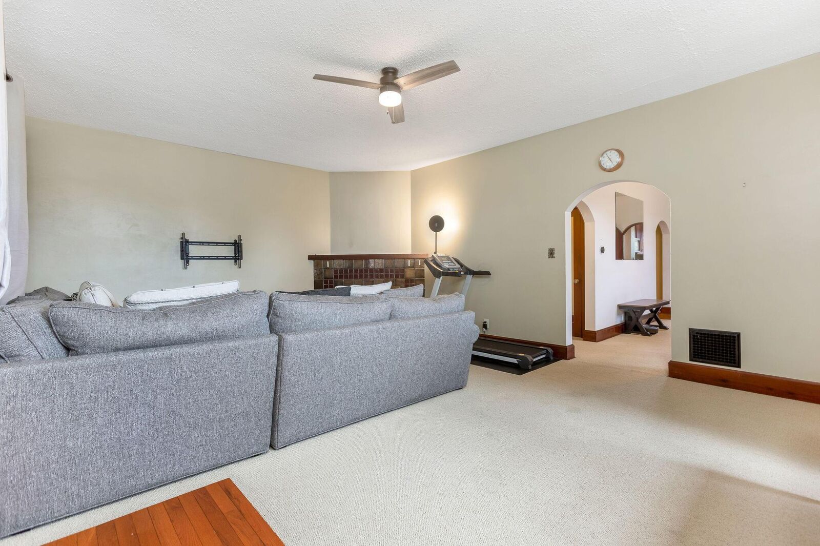 Property Photo:  104 North Street  OH 43138 