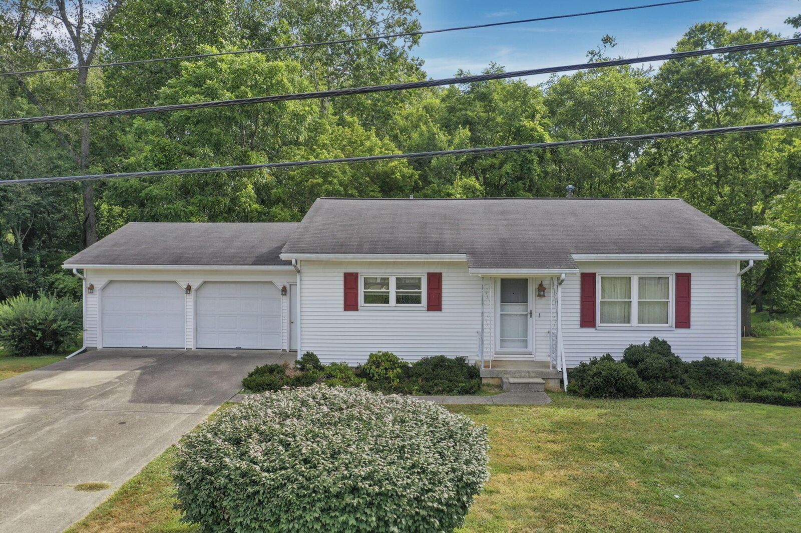 Property Photo: 106 Dorsey Mill E Road OH 43056