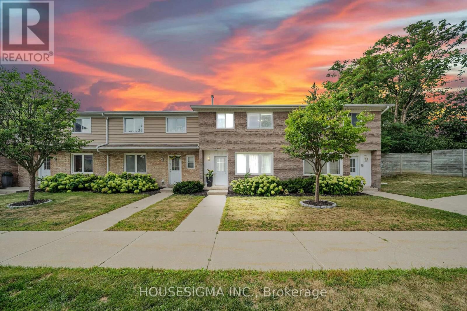 Property Photo: 50 Westmount Road West 16 ON N2M 1R5