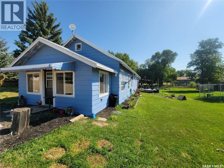 Property Photo:  421 4th Street  SK S0L 2S0 