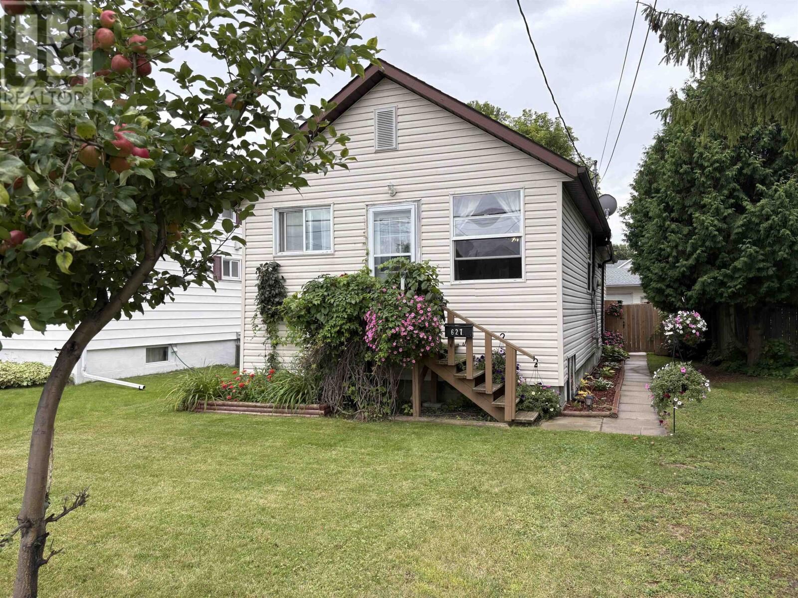 Property Photo: 627 Second St E ON P9A 1N6