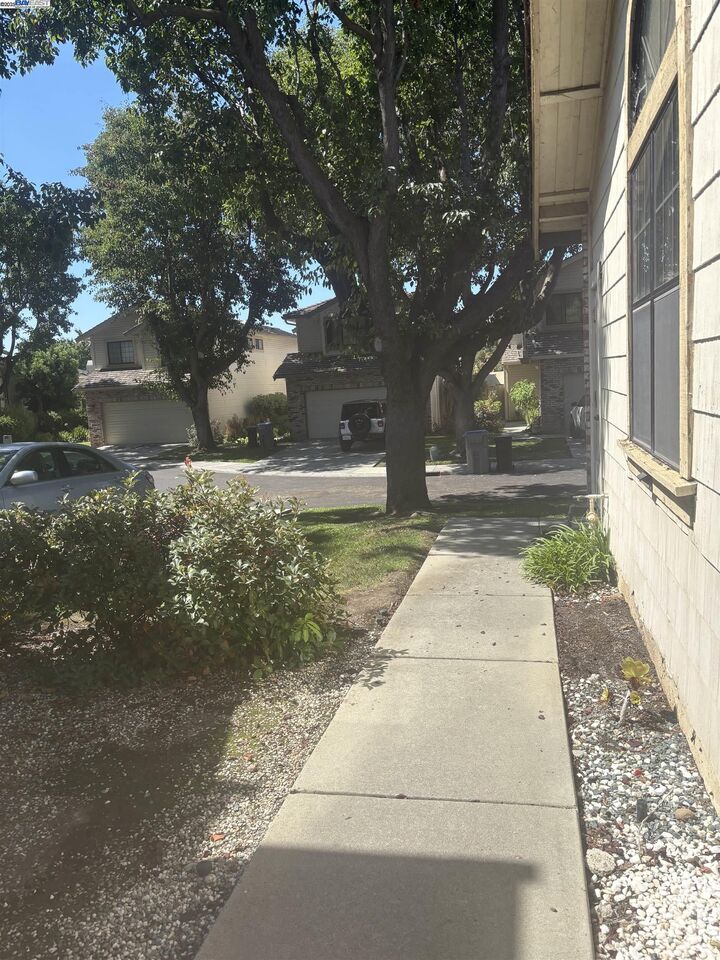 Property Photo: 1898 Westminister Ct CA 95132