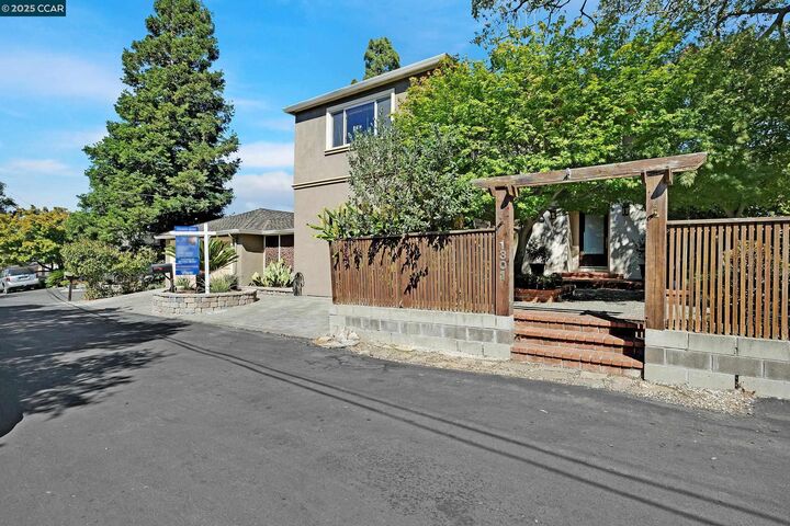 1301 Thomas Dr  Martinez CA 94553 photo