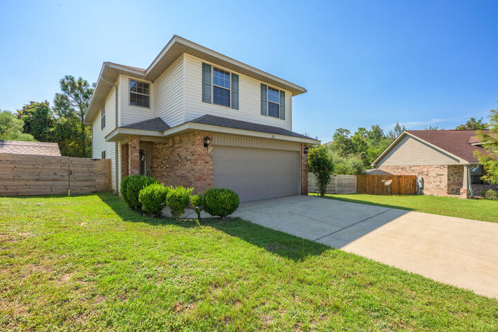 Property Photo: 313 Gauntlet Drive FL 32539