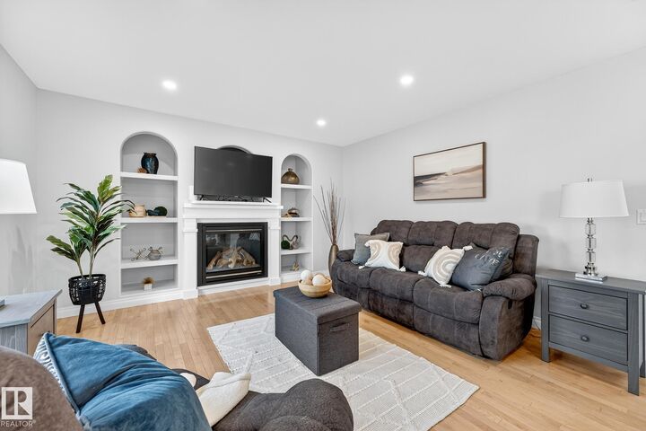 Property Photo: 64 Willowby Close AB T7Z 2X5