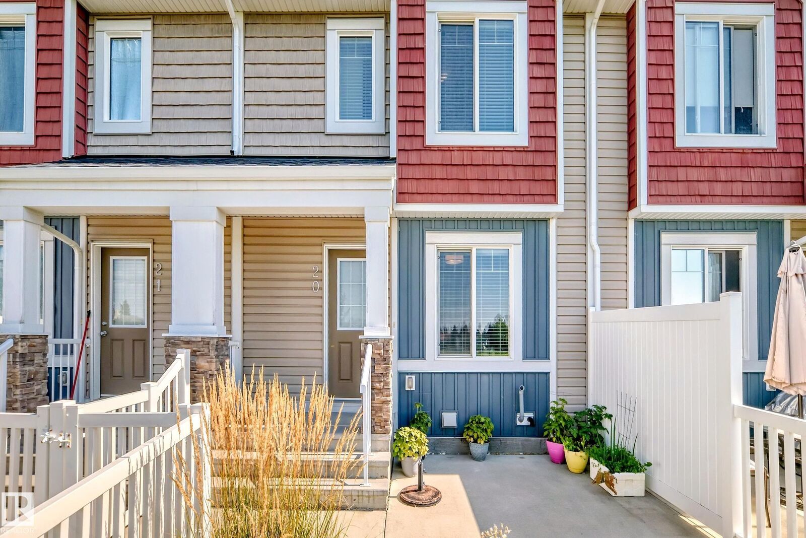 Property Photo: 1508 105 Street NW 20 AB T6J 5R8