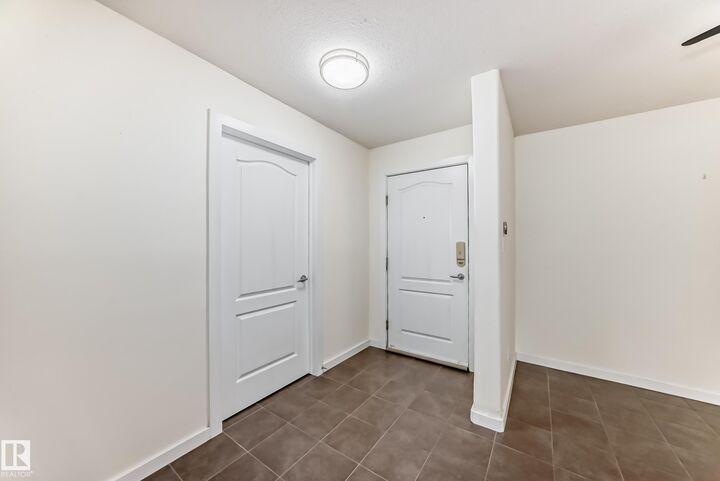 Property Photo: 278 Suder Greens Drive NW 125 AB T5T 6V6