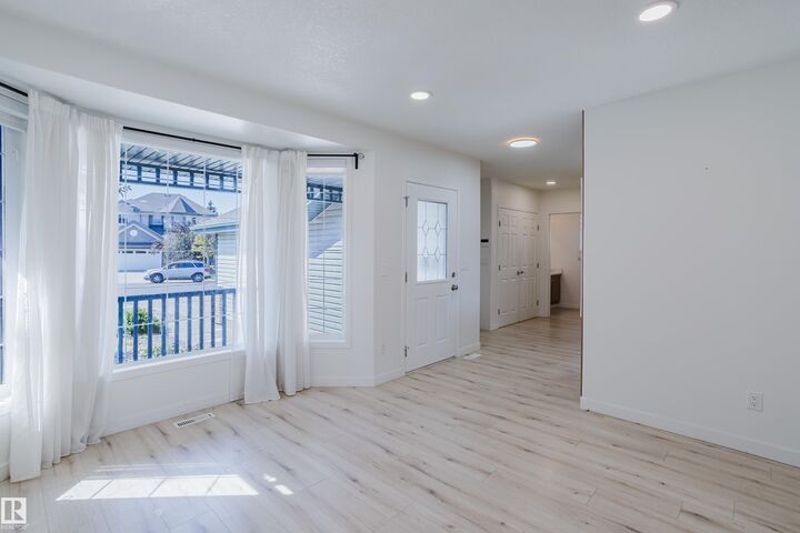 Property Photo:  1665 Glastonbury Boulevard NW  AB T5T 6P3 