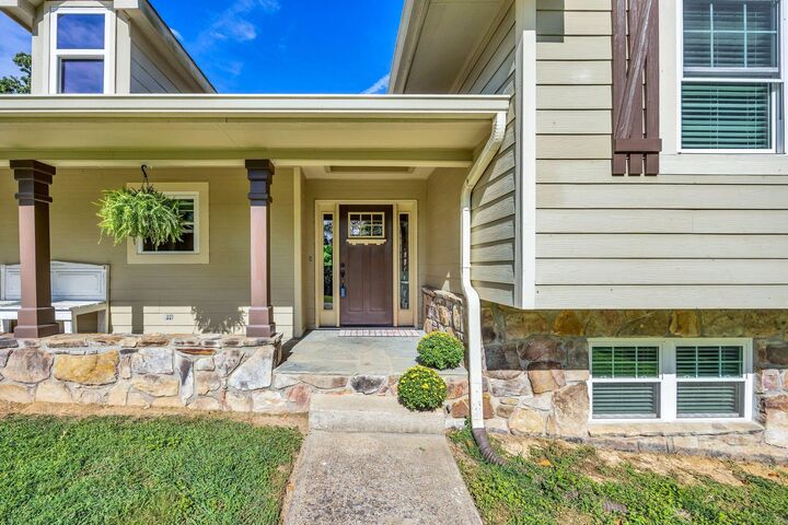 Property Photo: 2024 Clematis Drive TN 37343