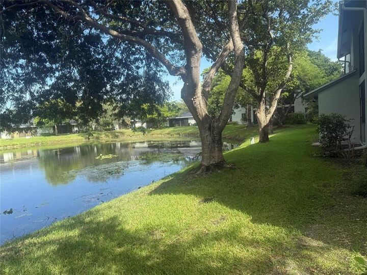 Property Photo:  3993 Carambola Cir N 2998  FL 33066 