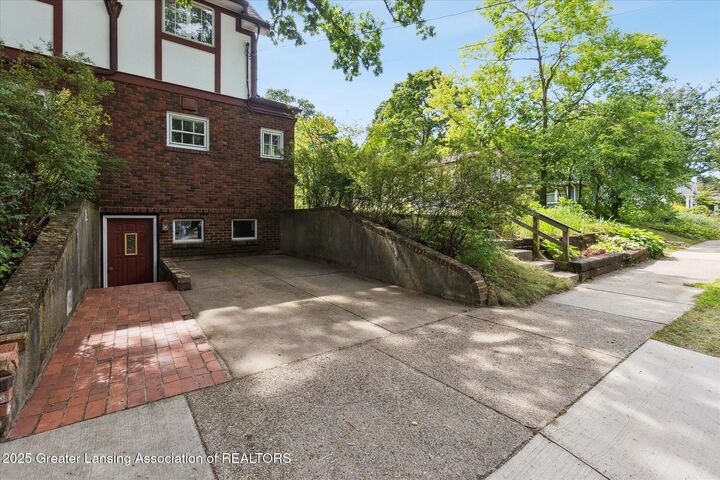 Property Photo: 729 Sunset Lane MI 48823