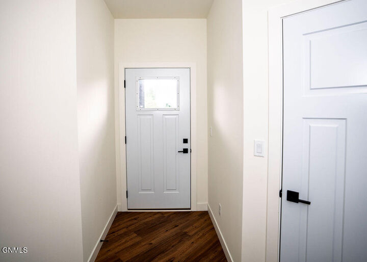 Property Photo:  1400 10th Street SW  ND 58401 
