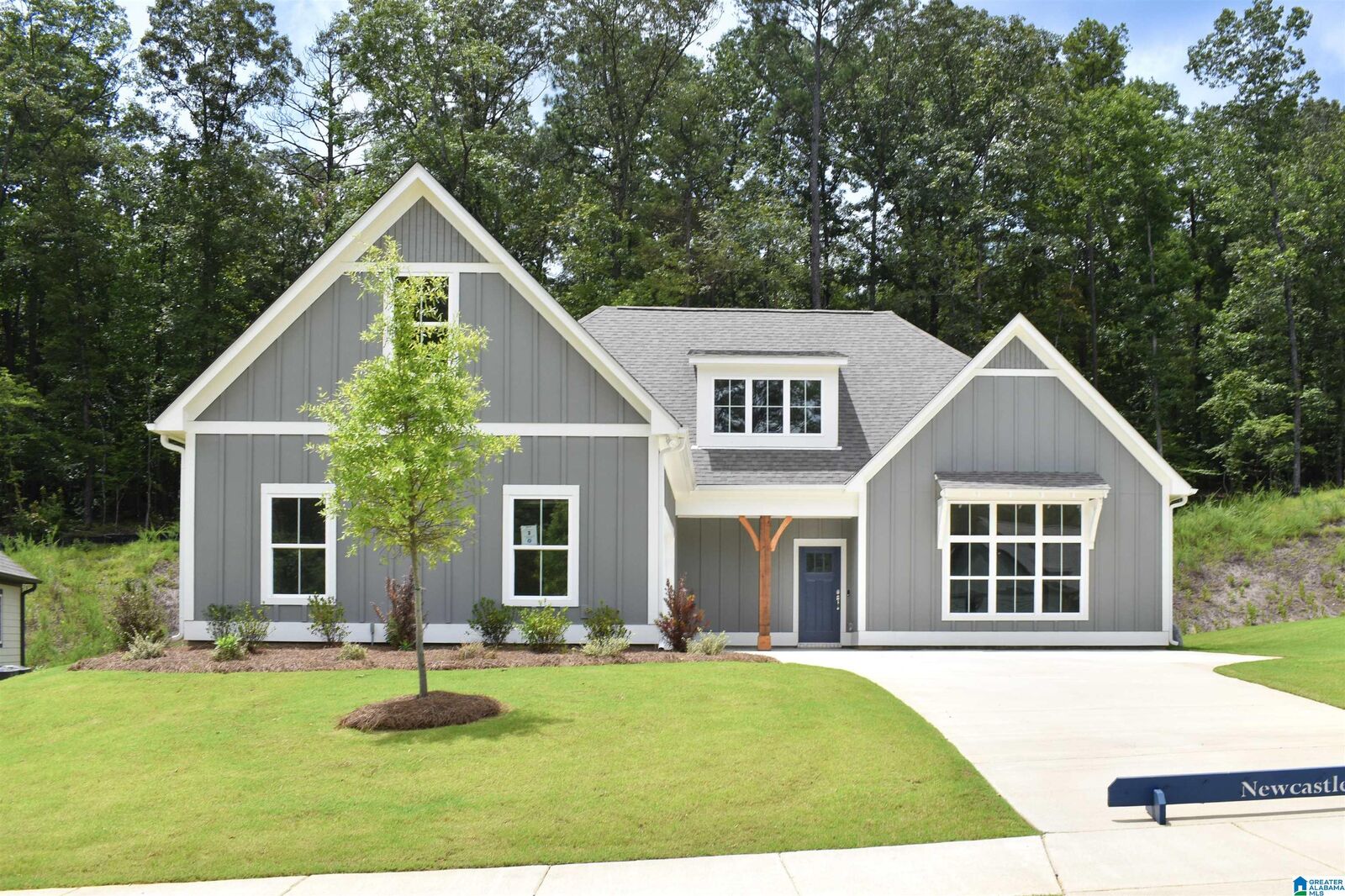 Property Photo: 109 Townmoor Lane AL 35147