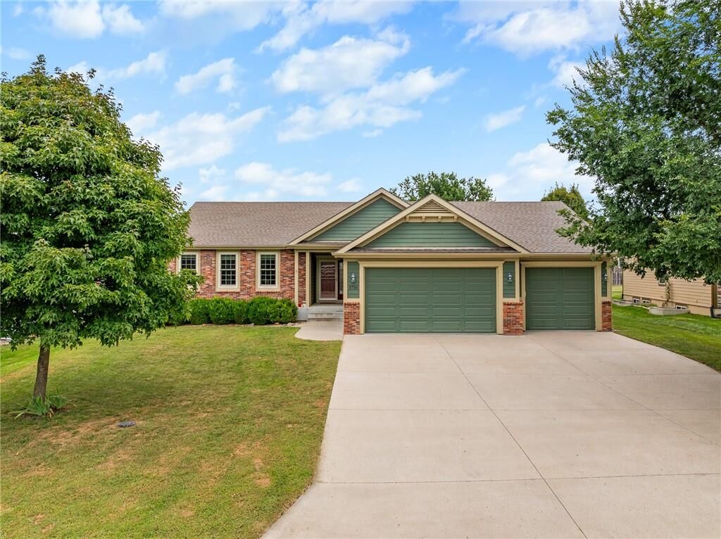 Property Photo:  5716 Robinson Drive  KS 66049 