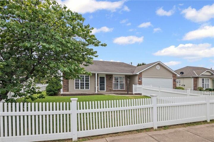 727 Country Lane  Raymore MO 64083 photo