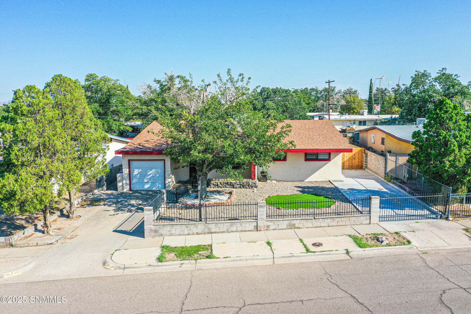 Property Photo: 2301 Montana Avenue NM 88001