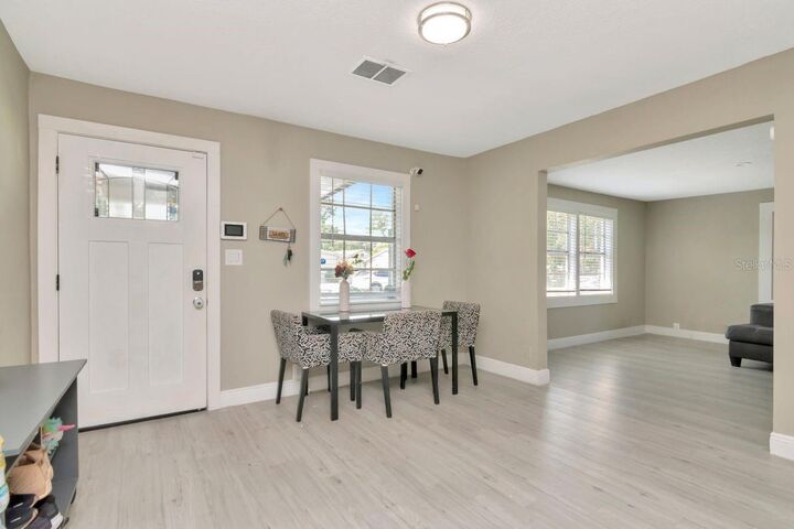 Property Photo: 5004 E Seneca Avenue FL 33617