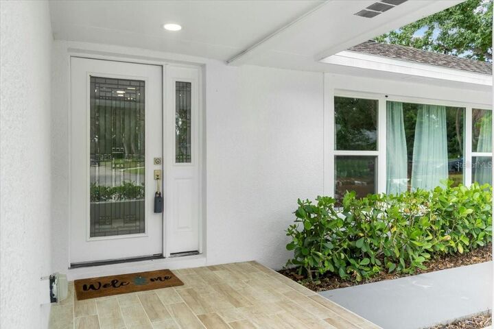 Property Photo:  103 Oak Square N  FL 33813 