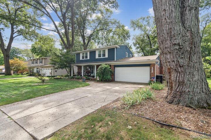 Property Photo:  15873 Shadyside Drive  MI 48154 2935 