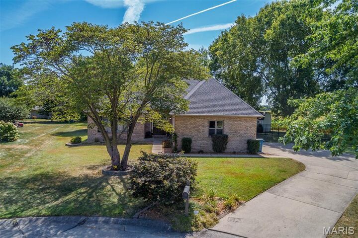 Property Photo: 355 Kingsbury Court IL 62249