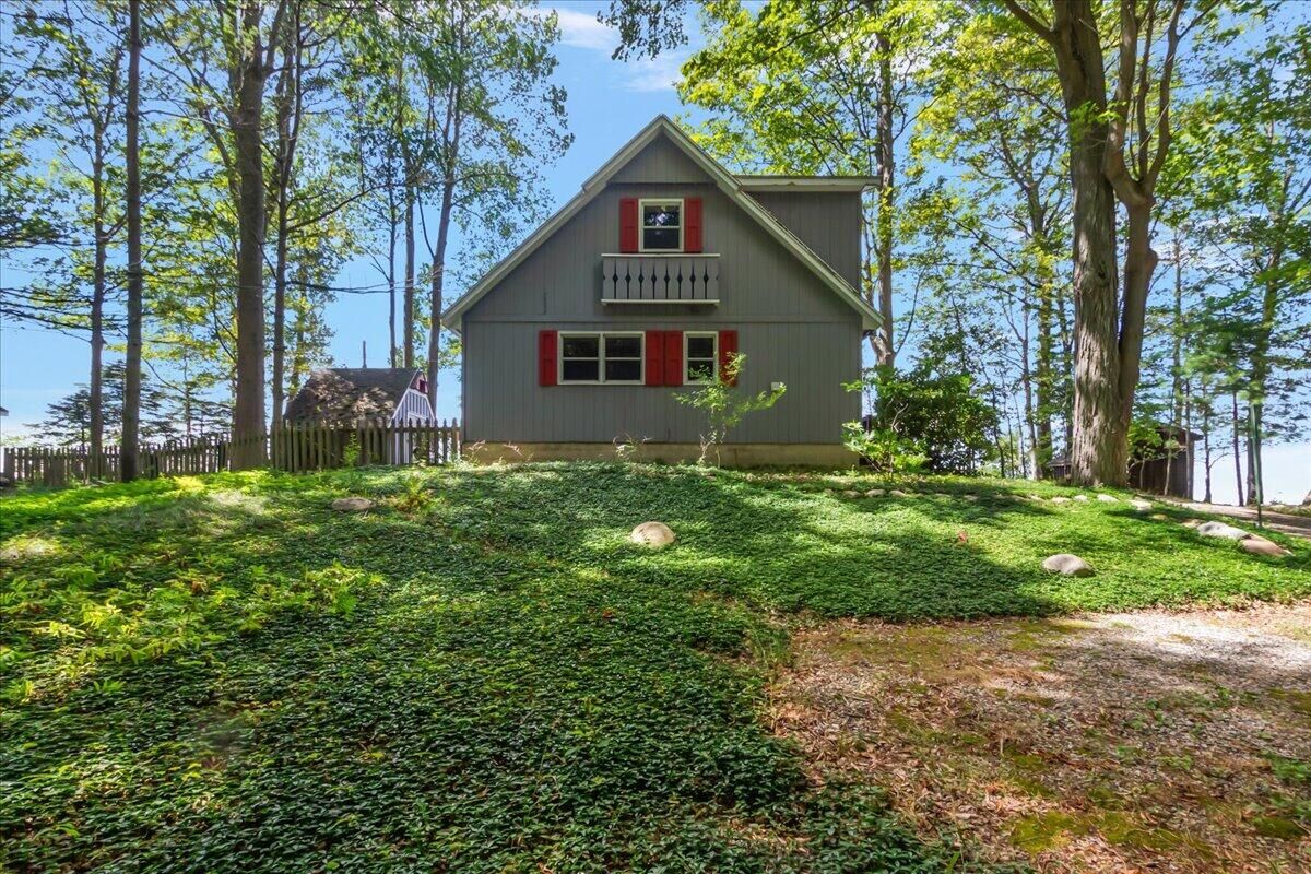 Property Photo: 997 Lake Lane MI 49090