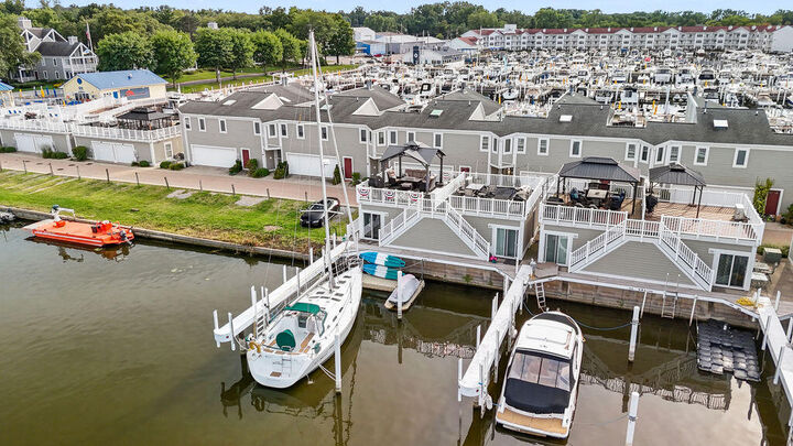 Property Photo: 33 Harbor Isle Drive MI 49117