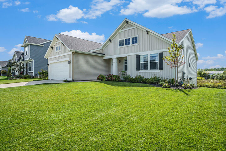 Property Photo: 5860 Crossmoor Street SE MI 49316