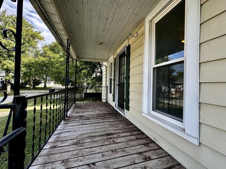 Property Photo: 212 N Linden Street IL 61727