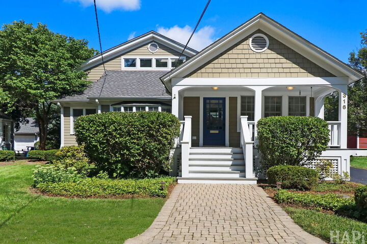 Property Photo: 316 W Station Street IL 60010