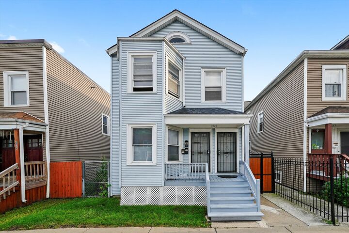 3521 W Diversey Avenue 2  Chicago IL 60647 photo