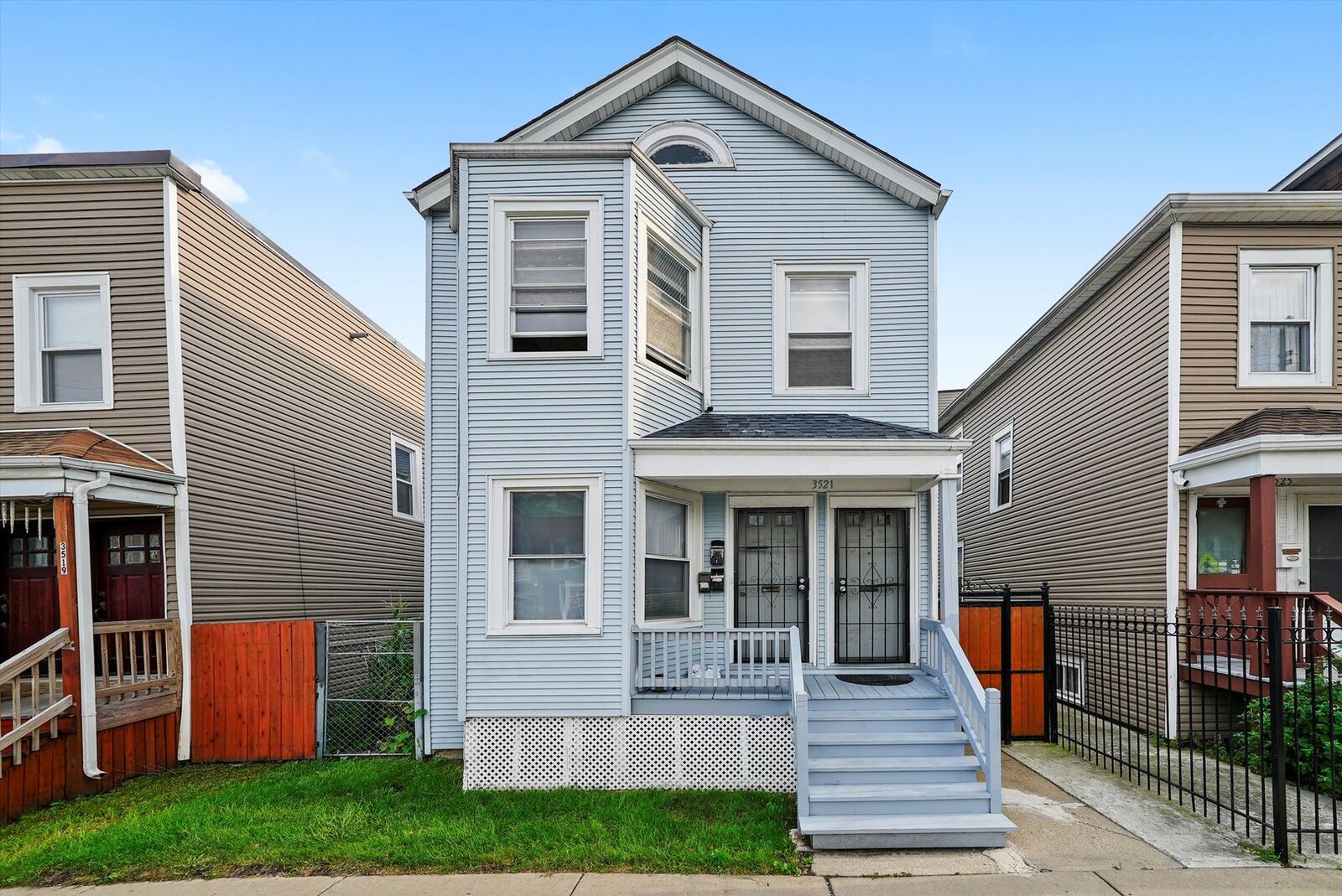 Property Photo:  3521 W Diversey Avenue 2  IL 60647 
