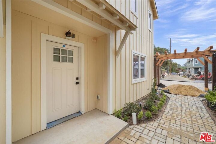 1317 Punta Gorda 13  Santa Barbara CA 93103 photo