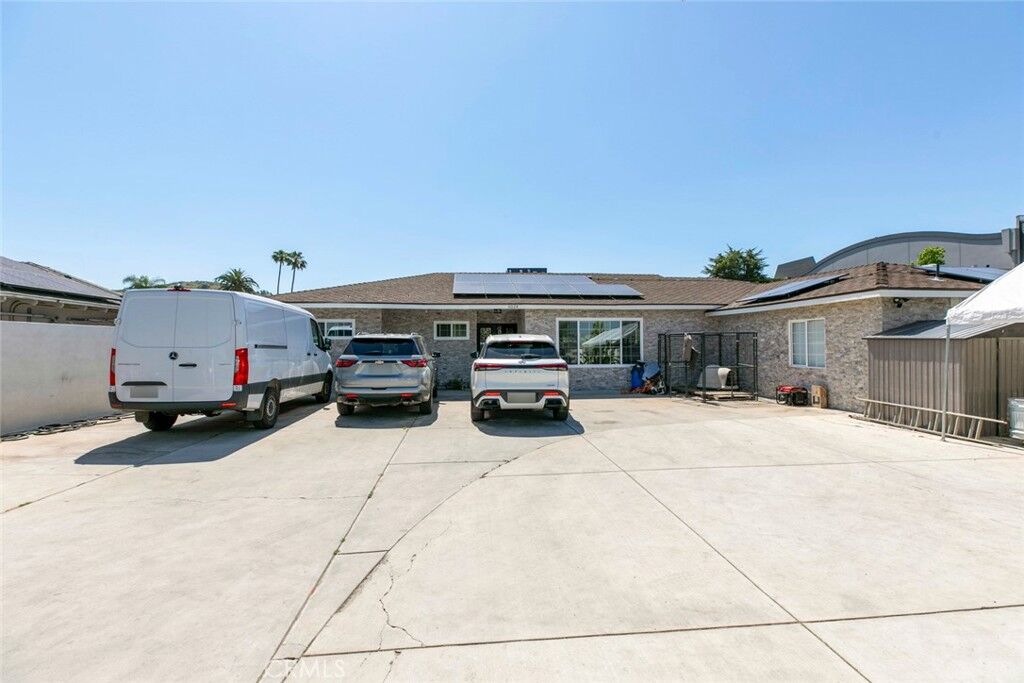 Property Photo:  11024 Peoria Street  CA 91352 