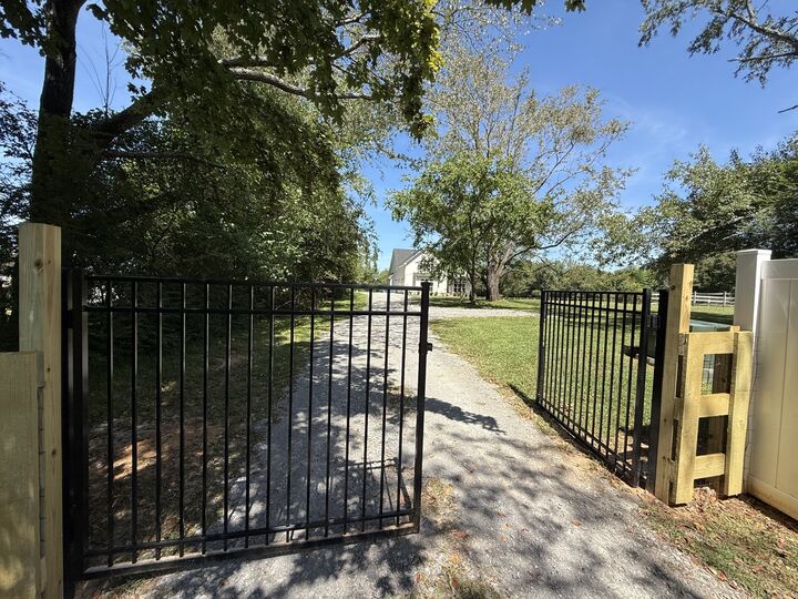 Property Photo: 194 Volunteer Rd TN 37128