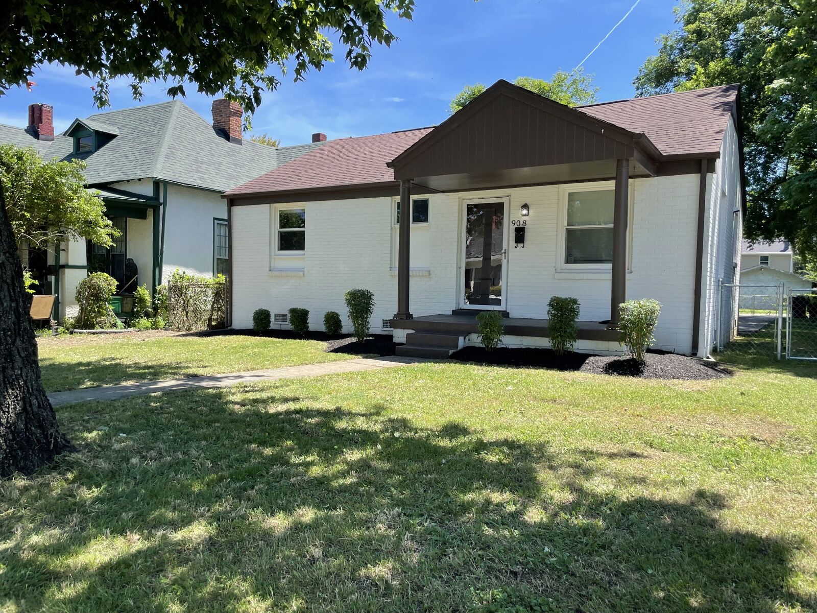 Property Photo: 908 Villa Pl TN 37212