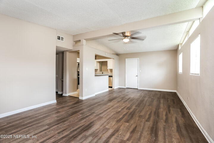 Property Photo: 7029 King Arthur Road N FL 32211