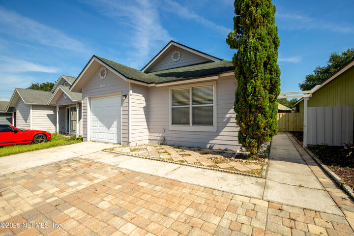Property Photo: 8795 Ivey Road FL 32216