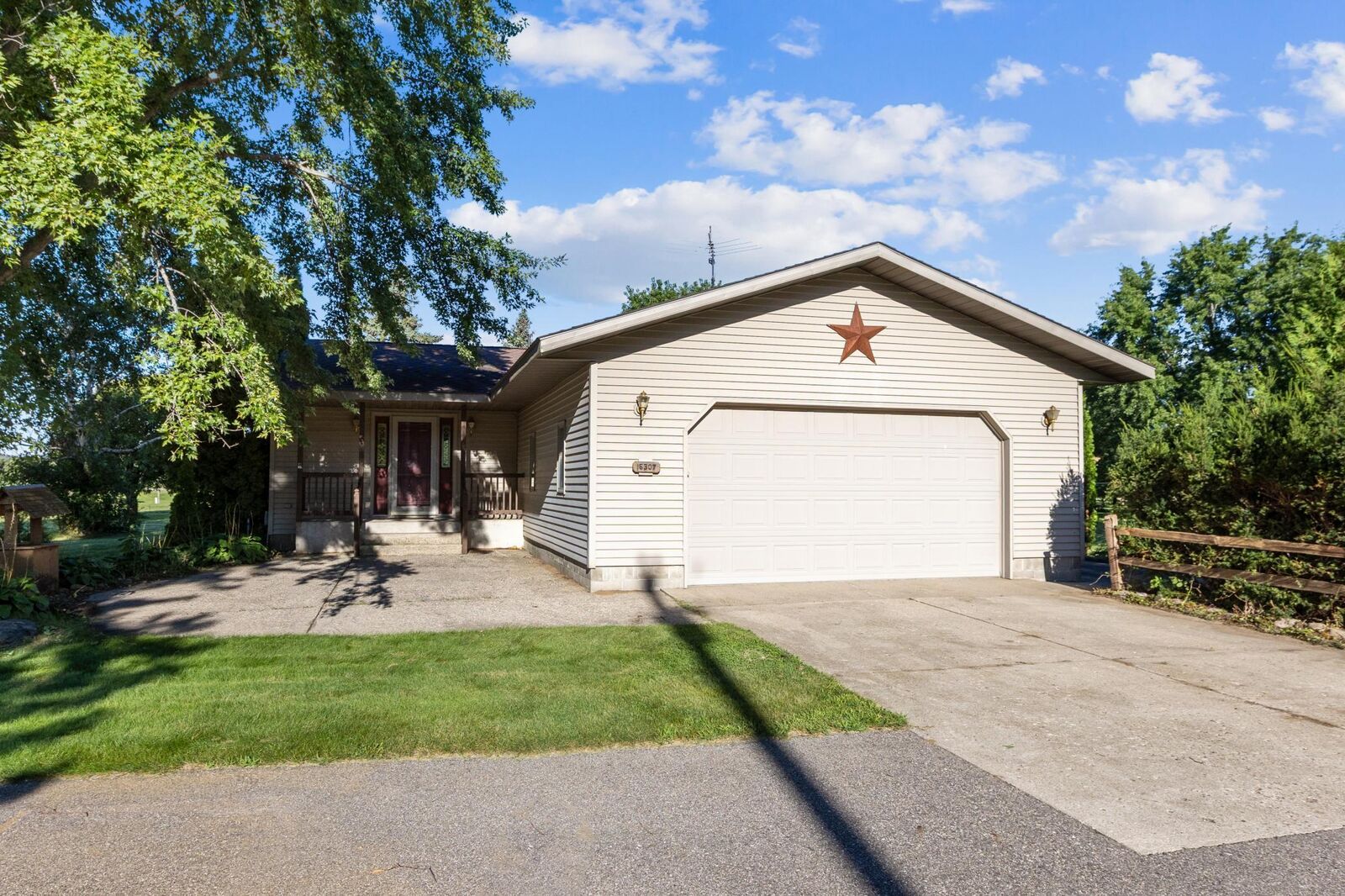 Property Photo: 16307 78th Avenue MN 55353