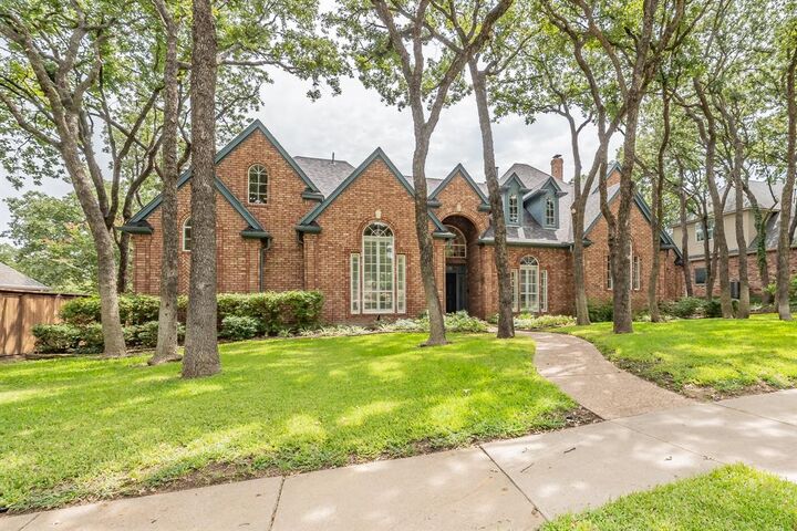 Property Photo: 707 Richmond Lane TX 76248