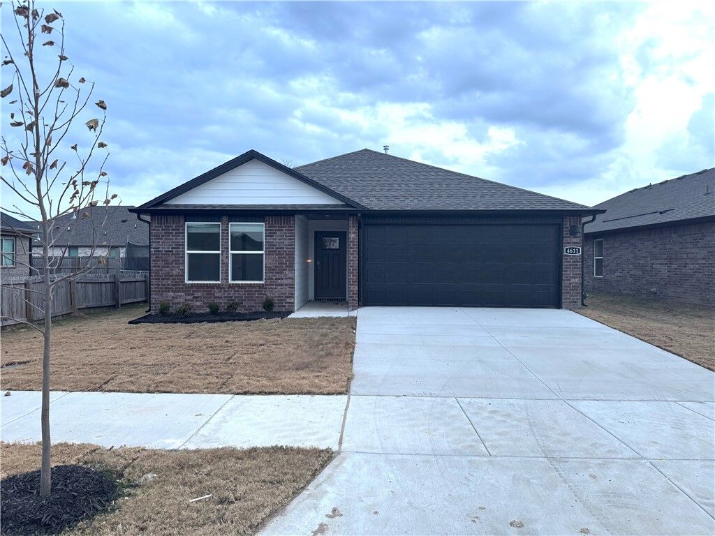 Property Photo: 4611 W Barhem Drive AR 72704