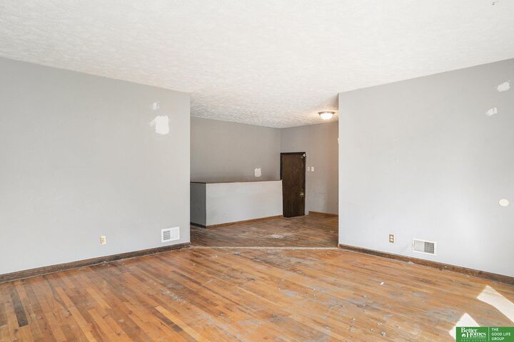 Property Photo: 2006 Smith Road NE 68005