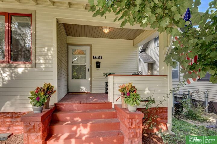 Property Photo:  2516 N 48 Avenue  NE 68104 
